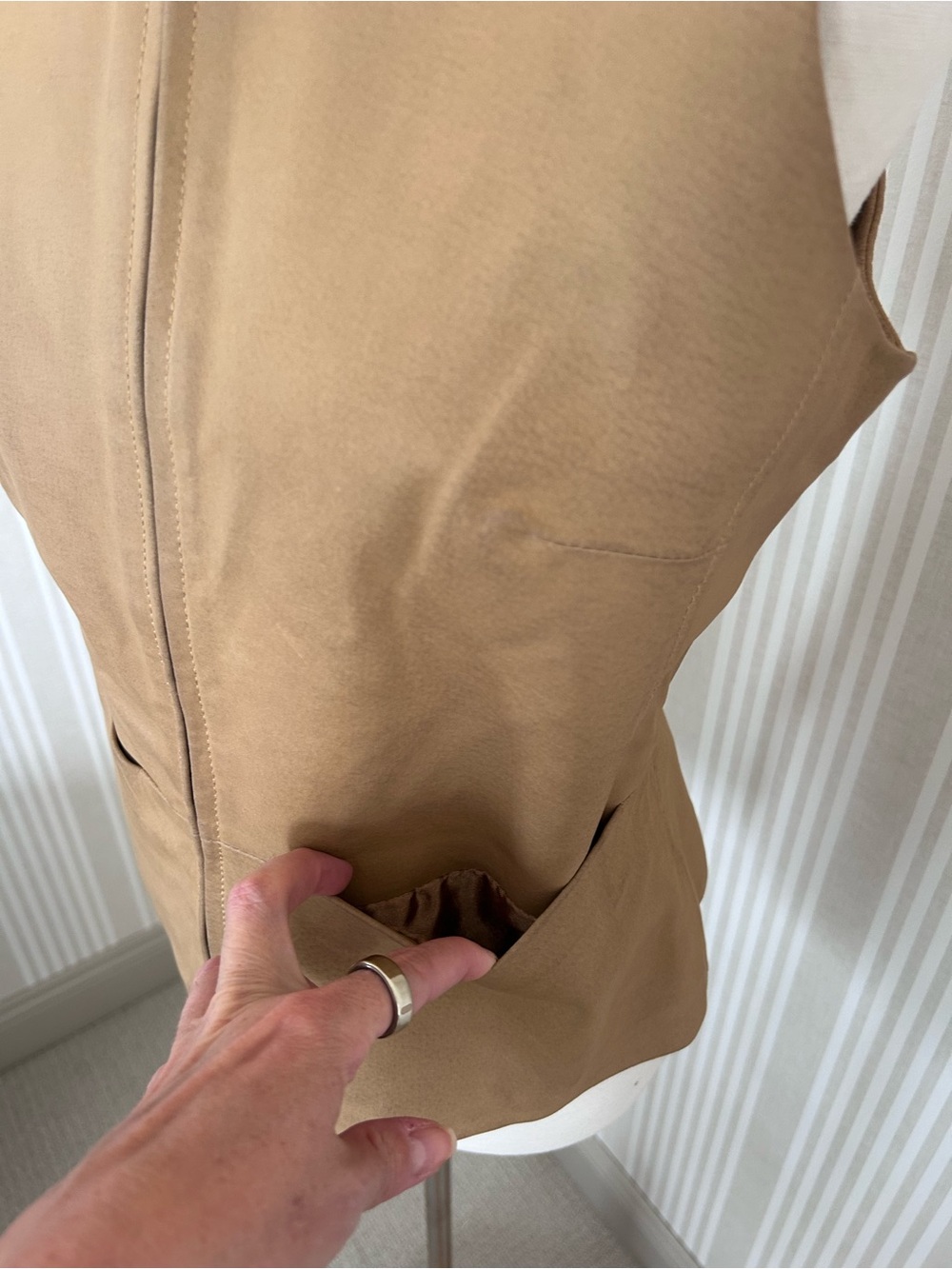 Vintage AMI 100% Genuine Leather Tan Sleeveless Zip Front Collared Vest Small - Picture 3 of 9